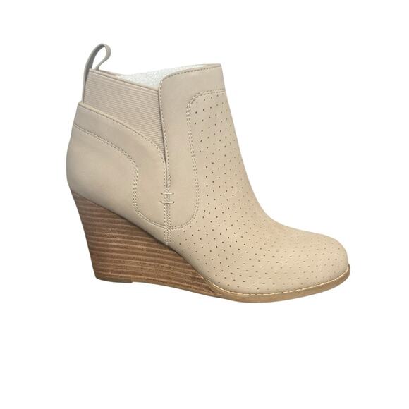 New! DV by Dolce Vita Gerdy Wedge Comfort Bootie in Beige - Size 7 - Picture 4 of 9
